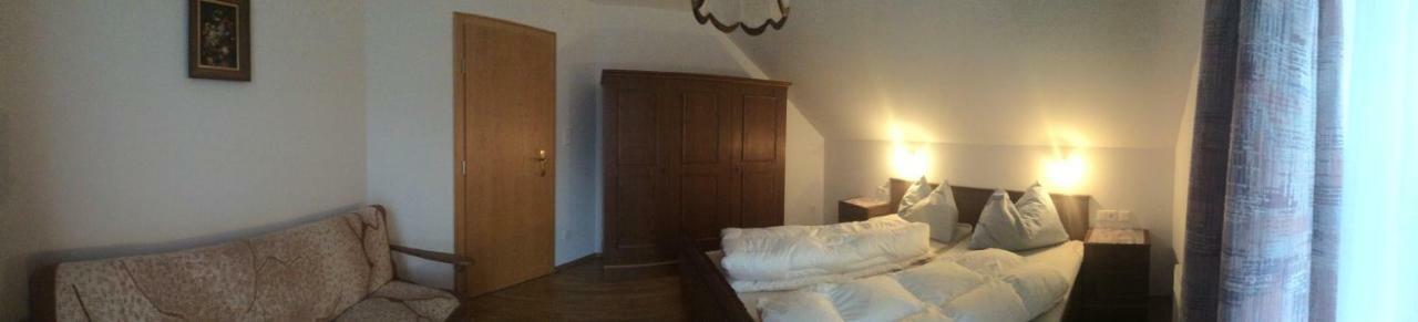 Apartment Gaestehaus Wastian ไวสซ์บริอาค ภายนอก รูปภาพ