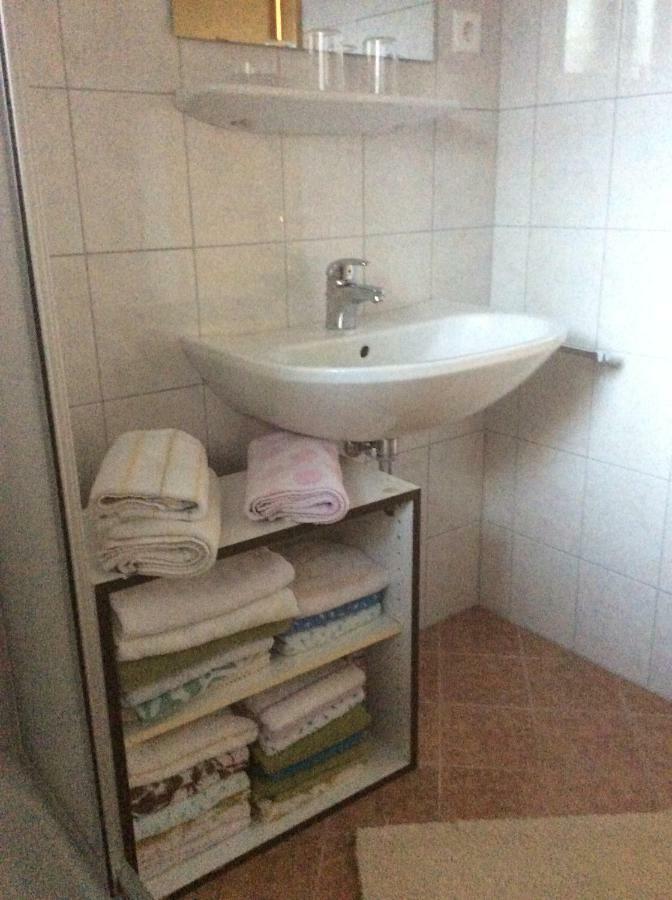 Apartment Gaestehaus Wastian ไวสซ์บริอาค ภายนอก รูปภาพ