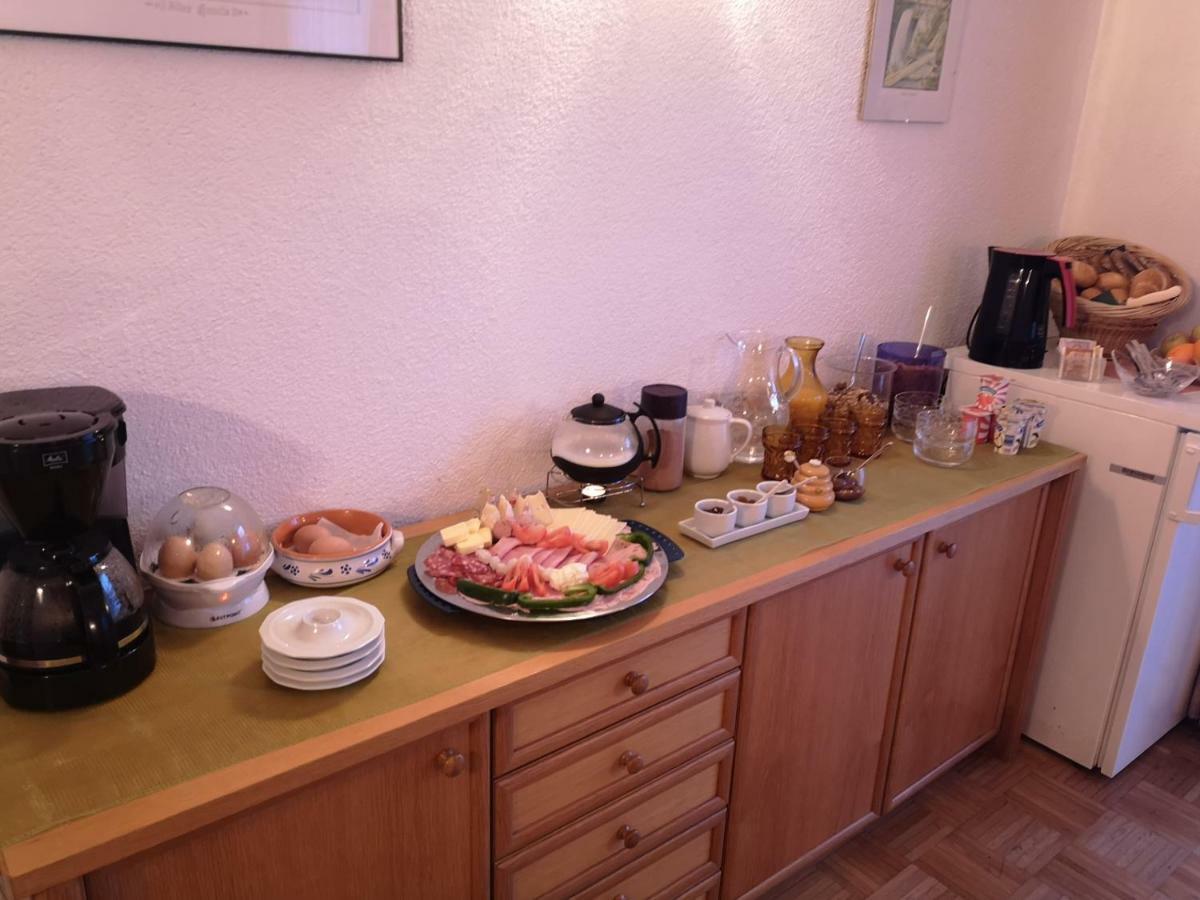 Apartment Gaestehaus Wastian ไวสซ์บริอาค ภายนอก รูปภาพ