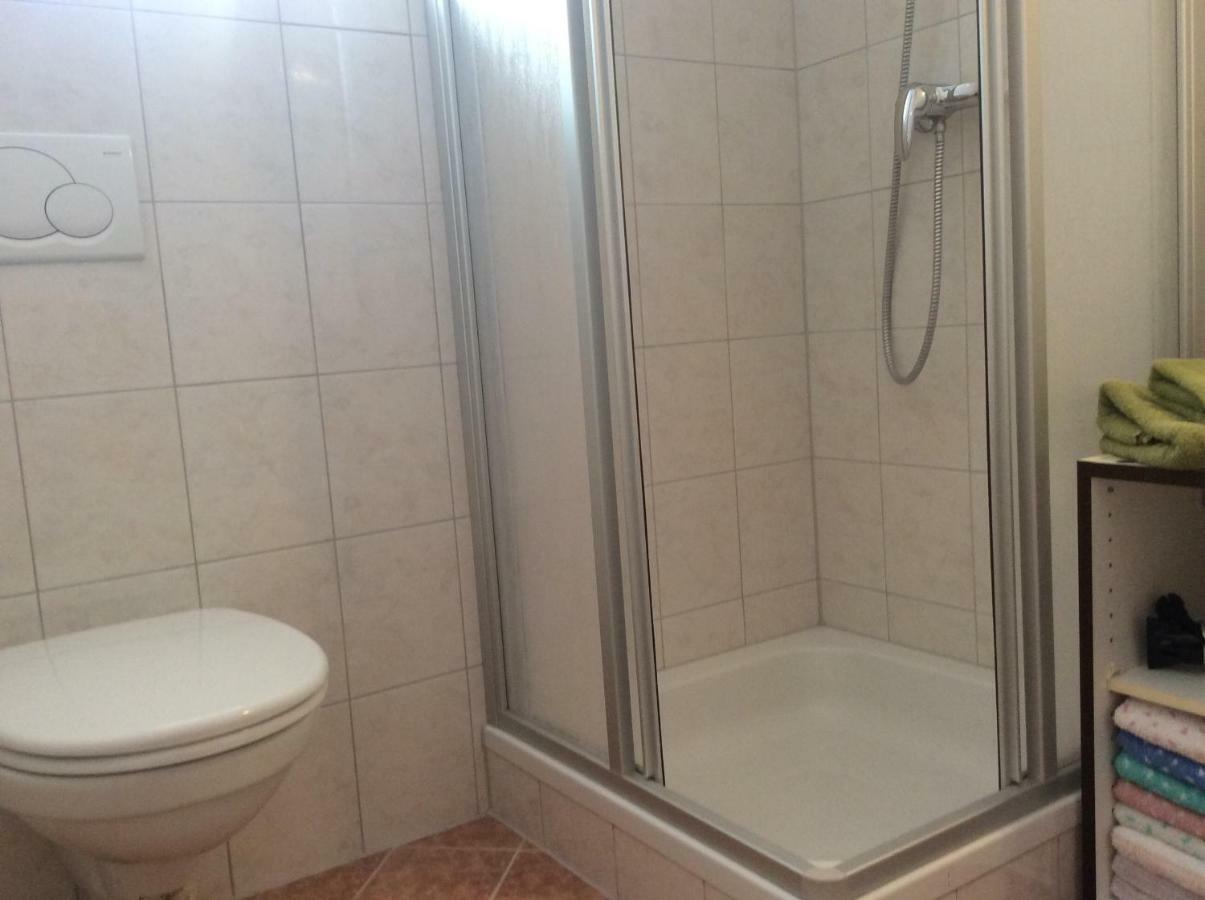 Apartment Gaestehaus Wastian ไวสซ์บริอาค ภายนอก รูปภาพ